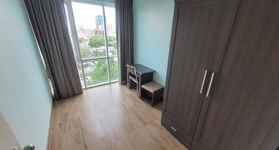 For rent 3 bedrooms condo in Phaya Thai, Bangkok