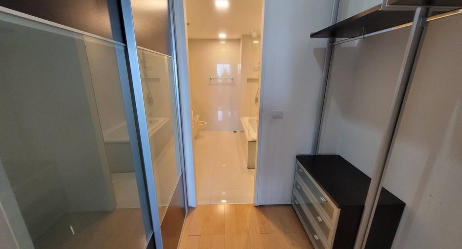 For rent 3 bedrooms condo in Phaya Thai, Bangkok
