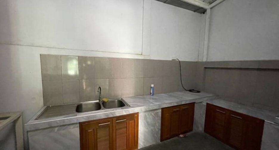 For rent そして for sale 2 ベッドルーム retail Space in Si Racha, Chonburi