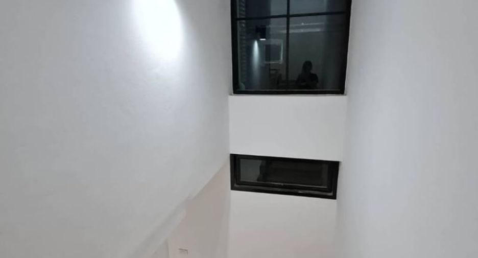 For rent そして for sale 2 ベッドルーム retail Space in Si Racha, Chonburi