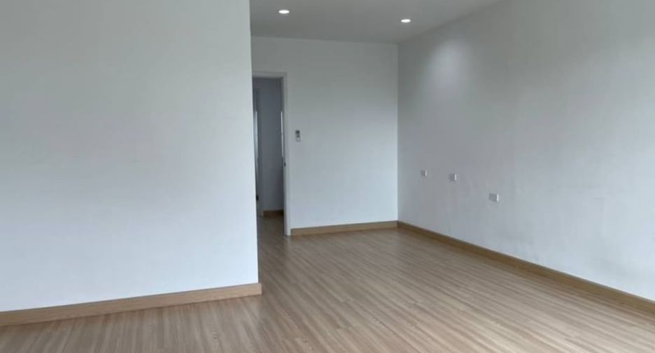 For rent そして for sale 2 ベッドルーム retail Space in Si Racha, Chonburi