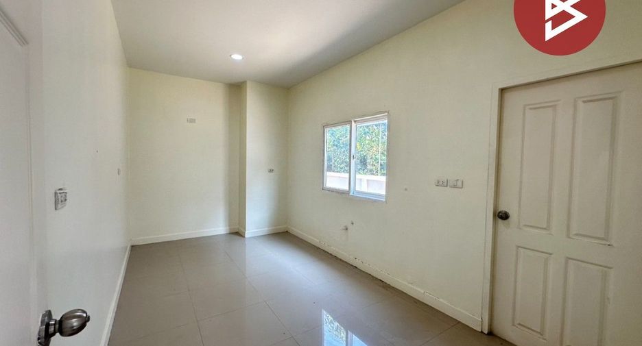 For sale 4 bed house in Mueang Nakhon Pathom, Nakhon Pathom