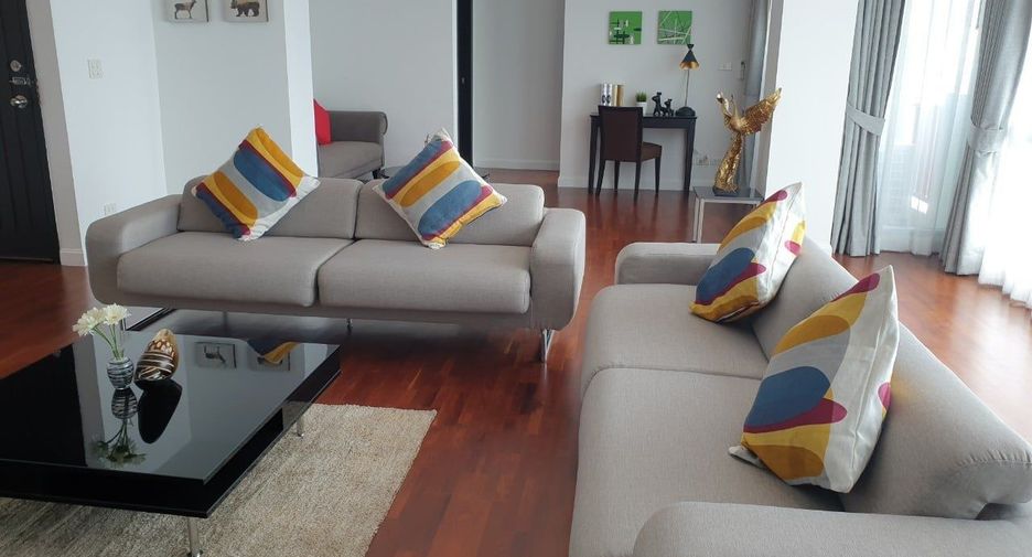 For rent 3 bedrooms condo in Sathon, Bangkok