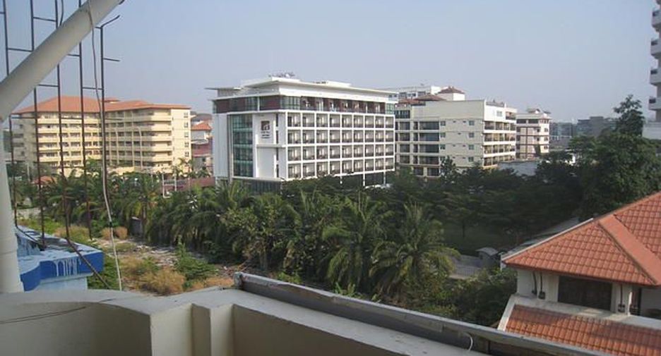 For sale 8 bedrooms hotel in Bang Lamung, Chonburi