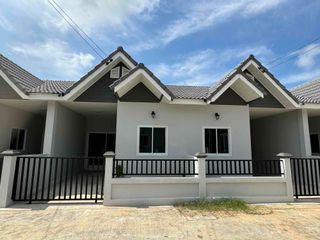 À vendre 2 chambres maison de ville à Sattahip, Pattaya