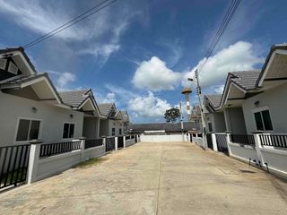 À vendre 2 chambres maison de ville à Sattahip, Pattaya