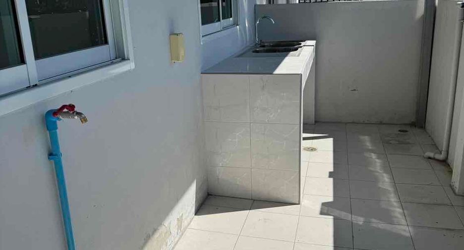 For sale 2 bedrooms townhouse in Sattahip, Chonburi