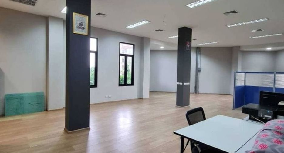 For sale 5 bed office in Lam Luk Ka, Pathum Thani