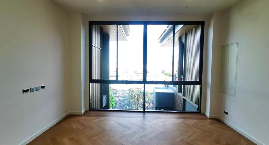 For sale 4 bedrooms house in Wang Thonglang, Bangkok