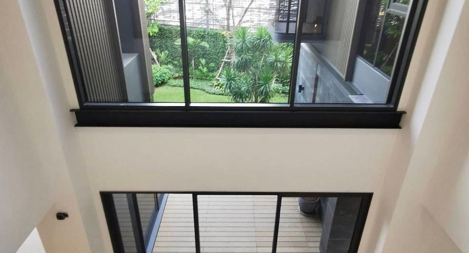 For sale 4 bedrooms house in Wang Thonglang, Bangkok