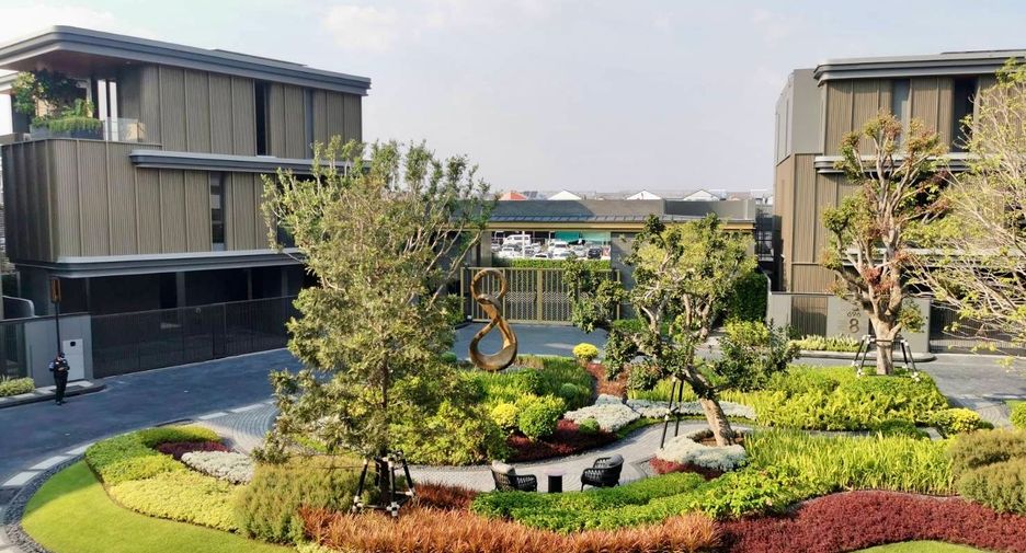 For sale 4 bedrooms house in Wang Thonglang, Bangkok