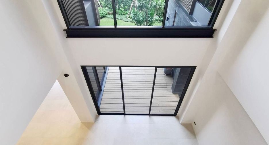 For sale 4 bedrooms house in Wang Thonglang, Bangkok