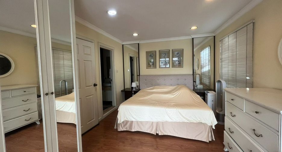 For sale 1 bed condo in Khlong Toei, Bangkok