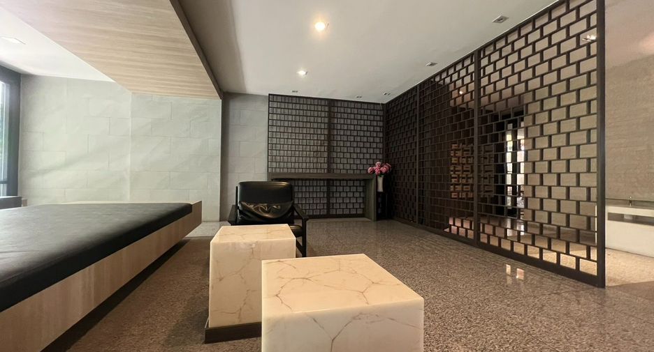 For sale 1 bed condo in Khlong Toei, Bangkok