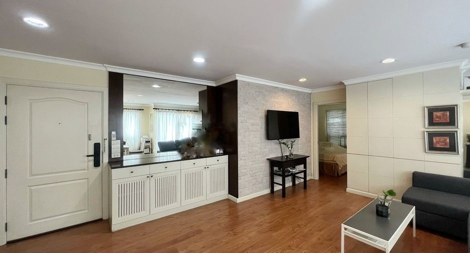 For sale 1 bed condo in Khlong Toei, Bangkok
