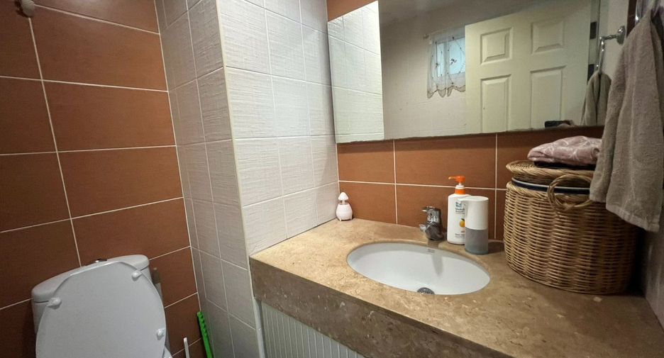 For sale 1 bed condo in Khlong Toei, Bangkok