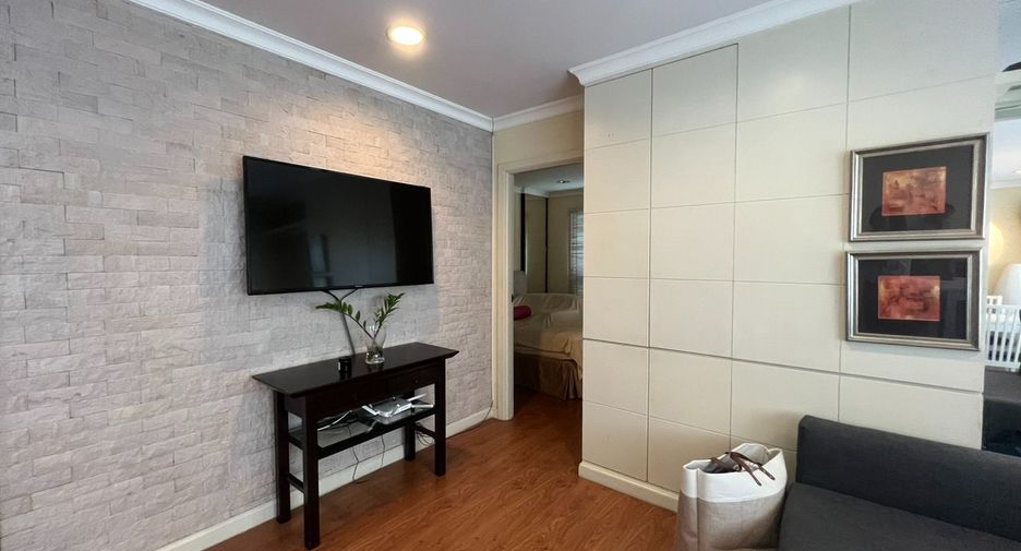 For sale 1 bed condo in Khlong Toei, Bangkok