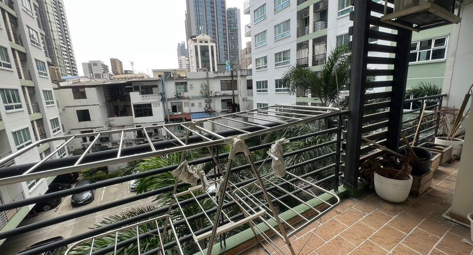 For sale 1 bed condo in Khlong Toei, Bangkok