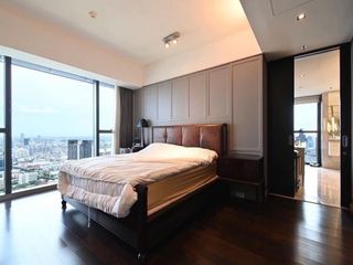 For rent 4 bedrooms condo in Sathon, Bangkok