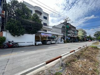 Gewerbefläche zum Kauf mit 8 Zimmer in Bang Bua Thong, Nonthaburi