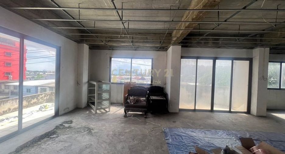 Gewerbefläche zum Kauf mit 8 Zimmer in Bang Bua Thong, Nonthaburi