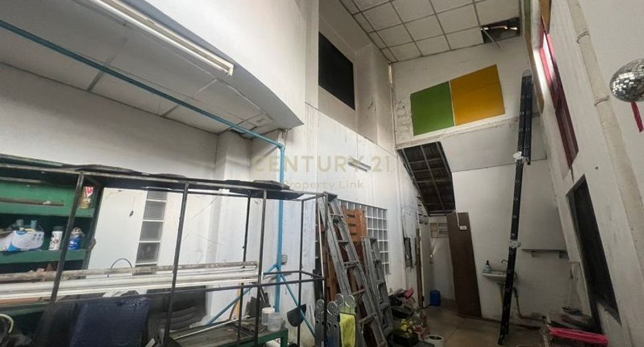 Gewerbefläche zum Kauf mit 8 Zimmer in Bang Bua Thong, Nonthaburi