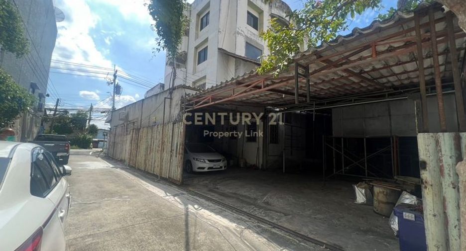 Gewerbefläche zum Kauf mit 8 Zimmer in Bang Bua Thong, Nonthaburi