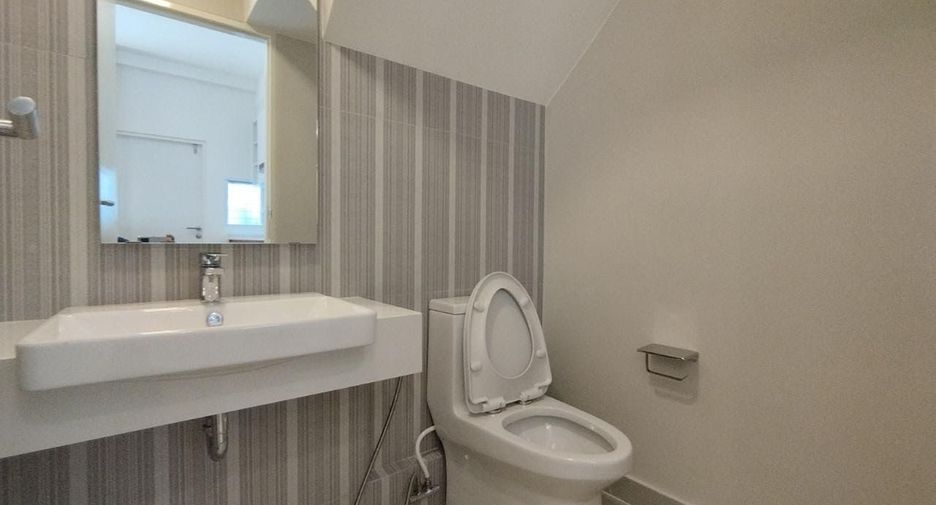 For rent 3 bedrooms townhouse in Prawet, Bangkok