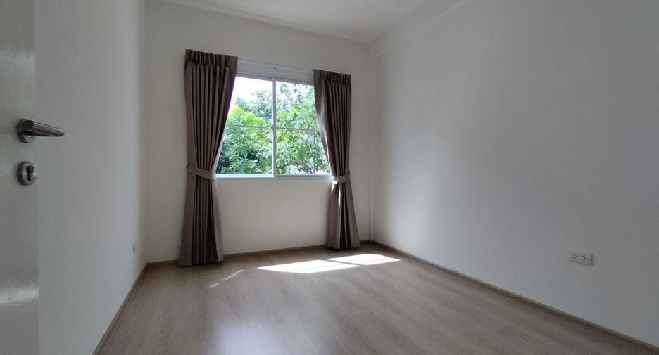For rent 3 bedrooms townhouse in Prawet, Bangkok