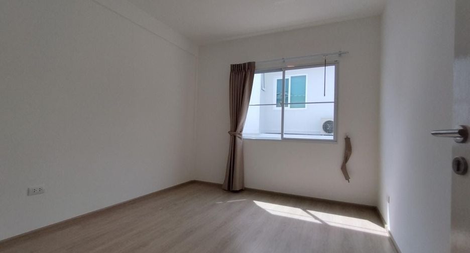 For rent 3 bedrooms townhouse in Prawet, Bangkok