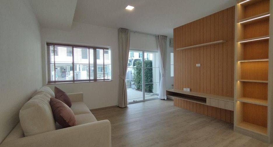 For rent 3 bedrooms townhouse in Prawet, Bangkok
