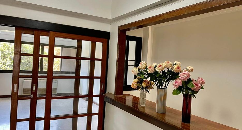 For rent 8 bedrooms office in Khlong Toei, Bangkok