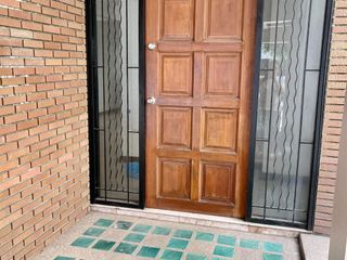 出租 8 卧室 办公室 在 Khlong Toei, 曼谷