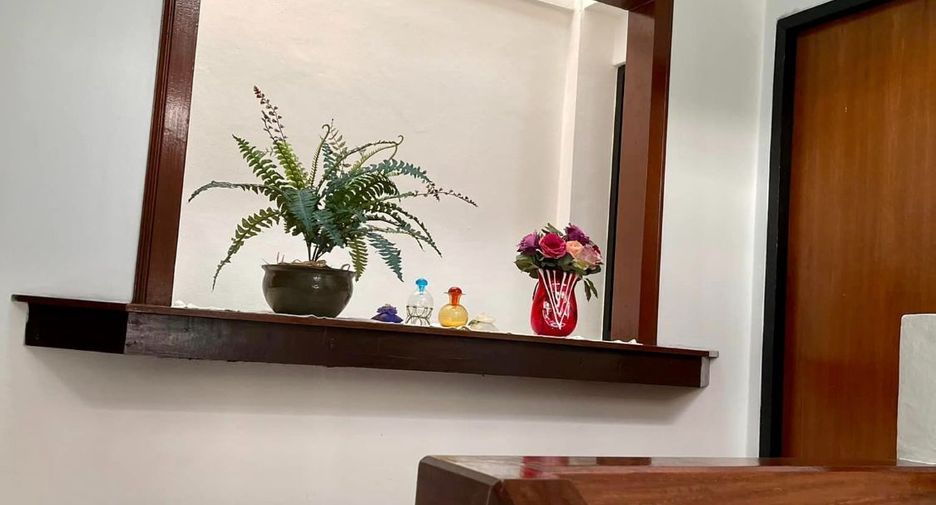 For rent 8 bedrooms office in Khlong Toei, Bangkok