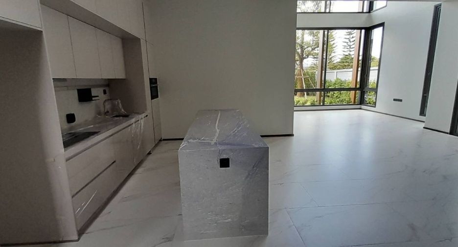 For rent and for sale 5 bedrooms house in Suan Luang, Bangkok