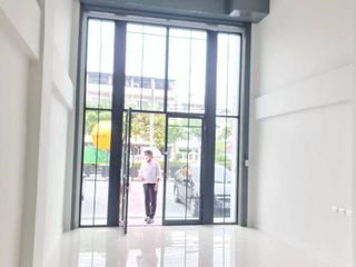 For rent 4 bed retail Space in Suan Luang, Bangkok