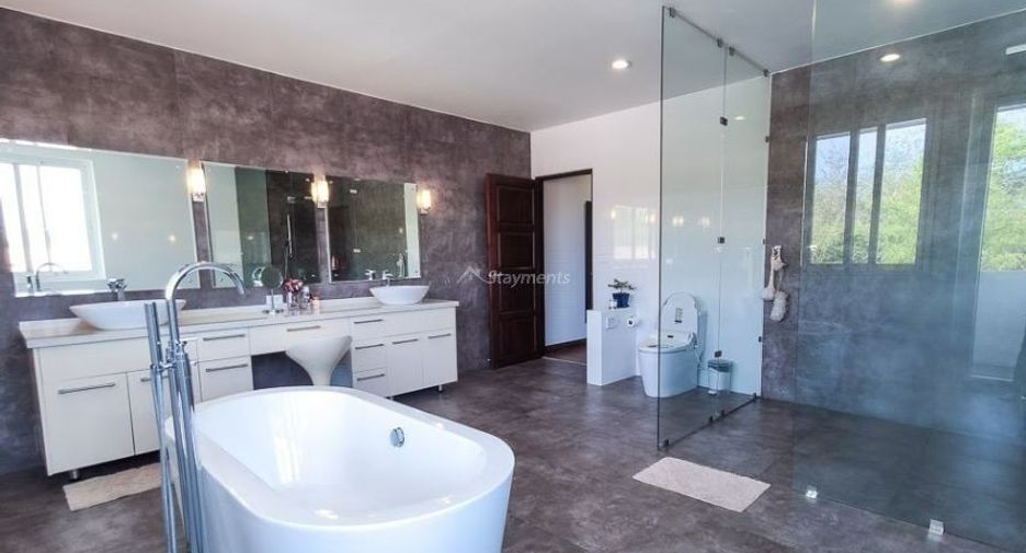 Villa en alquiler y en venta de 4 habitaciones en Mae Rim, Chiang Mai