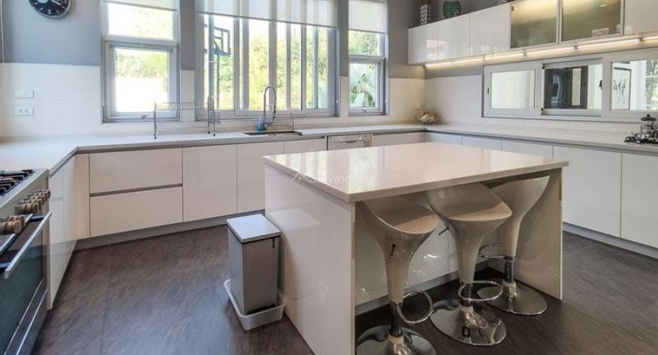 Villa en alquiler y en venta de 4 habitaciones en Mae Rim, Chiang Mai
