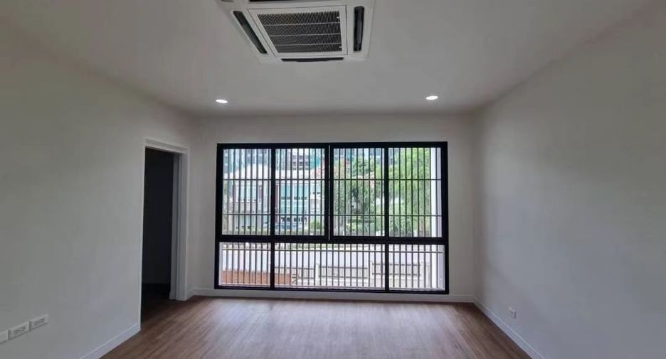 À vendre 4 chambres maison à Sattahip, Chonburi