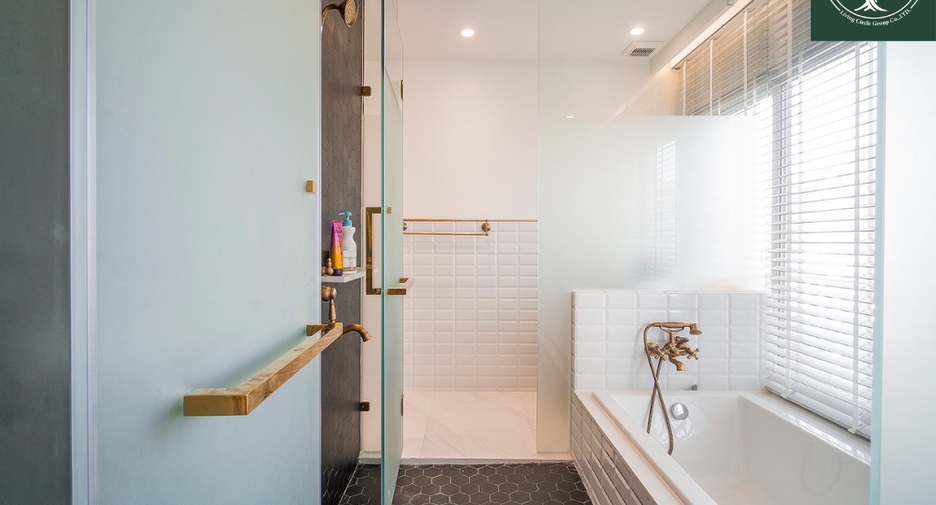 For rent 2 bedrooms condo in Watthana, Bangkok