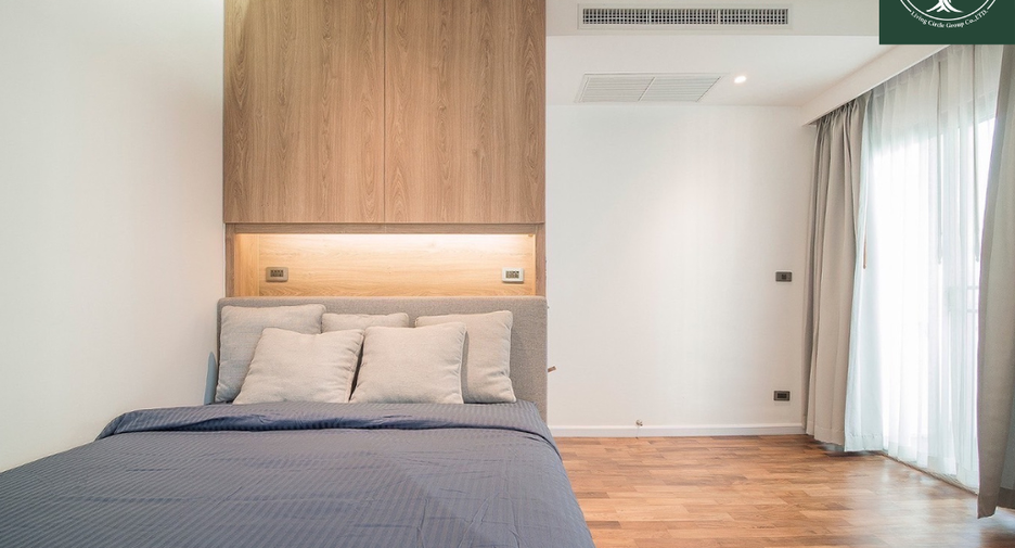 For rent 2 bedrooms condo in Watthana, Bangkok