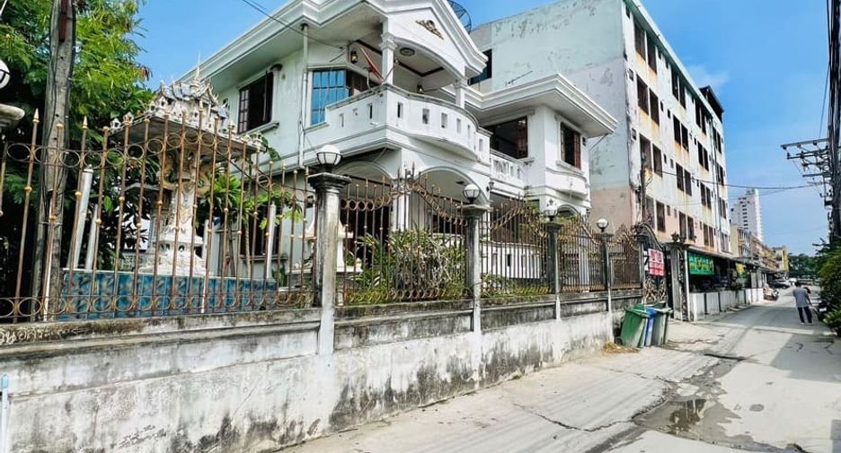 For sale 4 Beds house in Bang Na, Bangkok