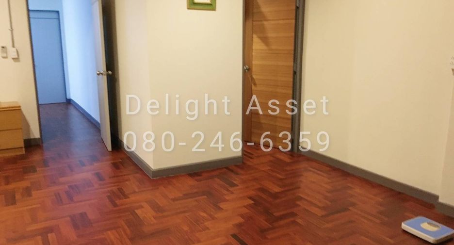 Casa adosada en venta de 5 habitaciones en Khlong San, Bangkok