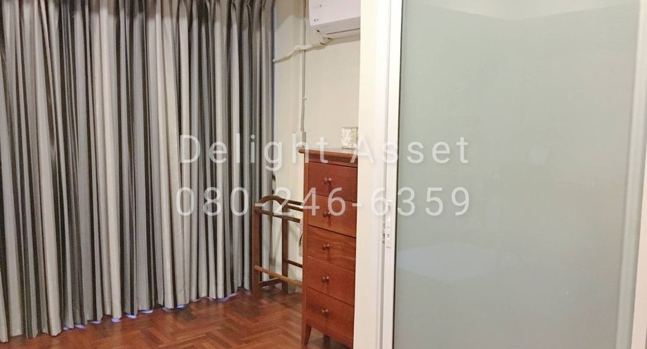 Casa adosada en venta de 5 habitaciones en Khlong San, Bangkok
