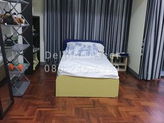 For sale 5 bed townhouse in Khlong San, Bangkok