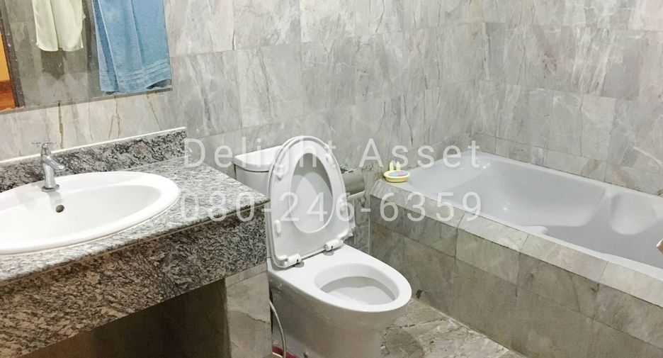Casa adosada en venta de 5 habitaciones en Khlong San, Bangkok