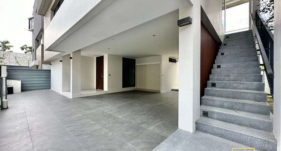For rent and for sale 5 bed house in Huai Khwang, Bangkok