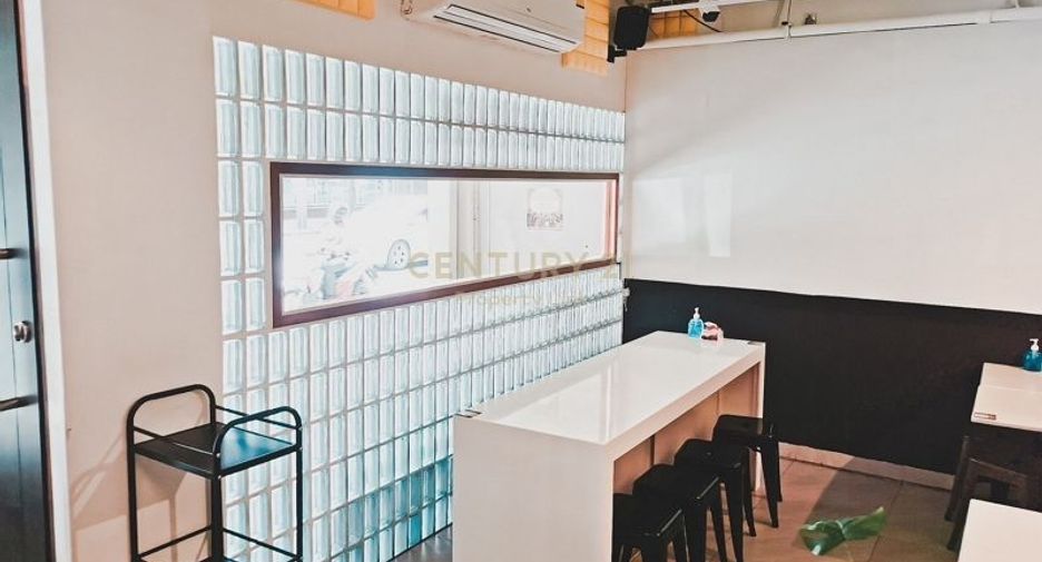 For sale 2 bedrooms retail Space in Khlong Toei, Bangkok
