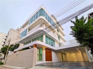 Продажа 5 спальни дом в Пхра Кханонг, Бангкок