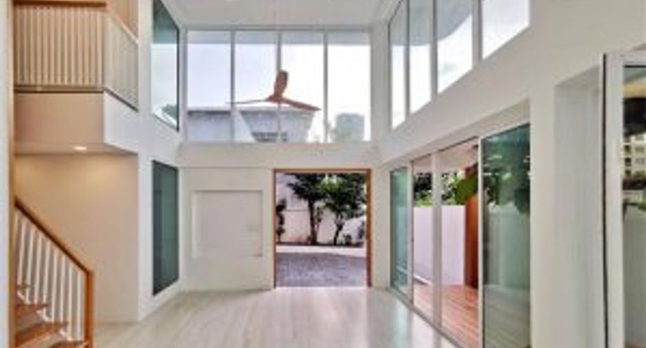For sale 5 bedrooms house in Phra Khanong, Bangkok